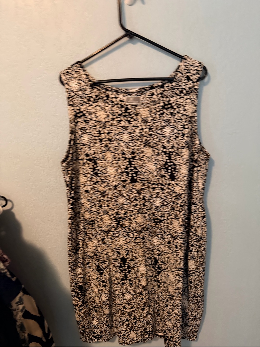 JM Collection Black and Cream Floral-Print Sleeveless Shift Dress
